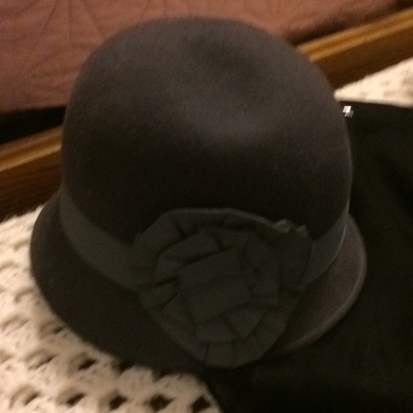 Pretty hat - Picture 2 of 4